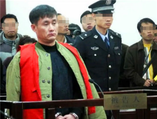 03年辽宁劫运钞车案:主犯逃亡三年被捕获死刑,母亲不愿认领骨灰