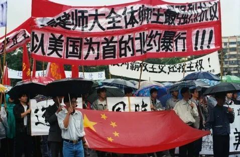 从小镇青年到外交部部长逼美国总统向中国人民签字道歉看看这位外交官