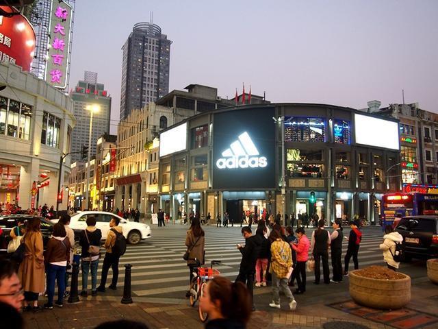 上海市区有多少人口_上海三大人口高密度城区,黄浦区面积小,静安区常住人口