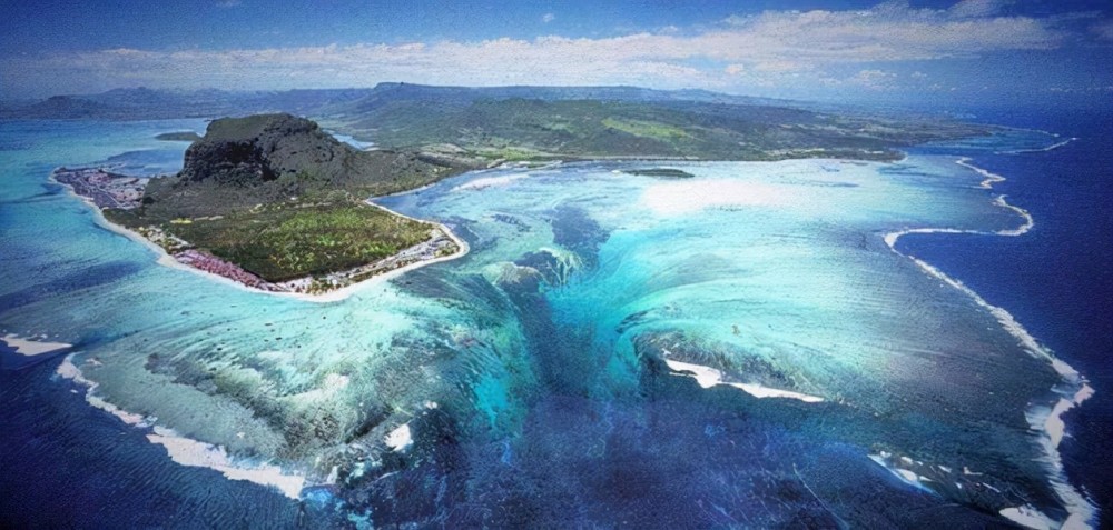 马里亚纳海沟正疯狂吸水,每年约30亿吨,为何海平面不降反升?