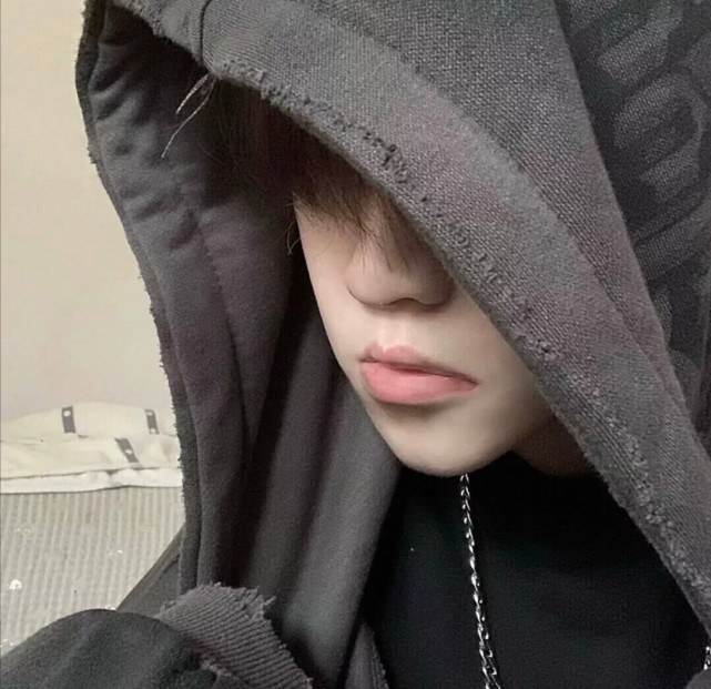 网易云换上的男生头像