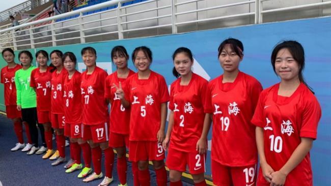 她是上海女足的17号队员沈佳欣.