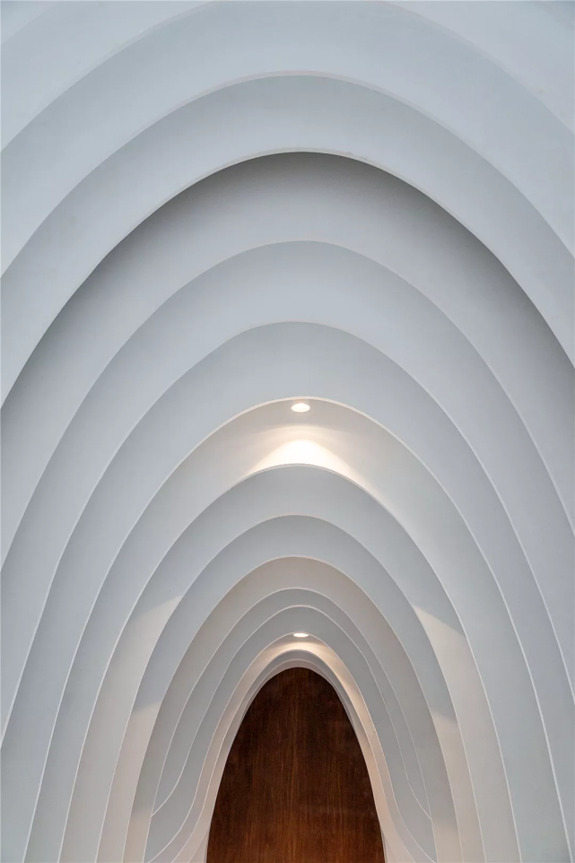 "月空·婚礼堂"一个白色腔体建筑的空间价值生产