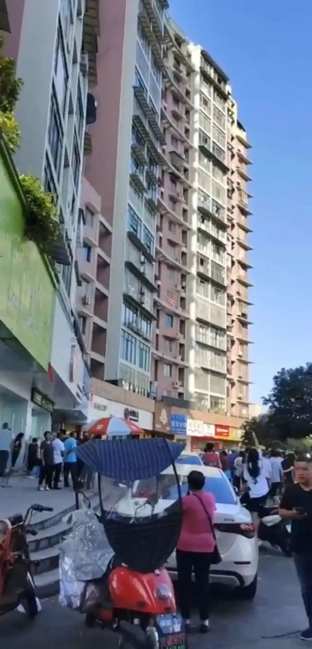 南充:一少年不慎坠楼身亡,好可惜