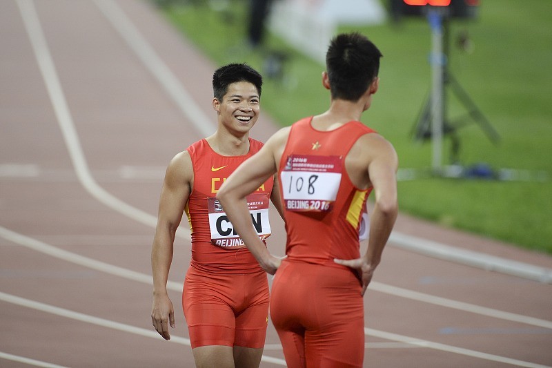 苏炳添不愧是亚洲飞人穿短裤背心能看见一身肌肉太有男人味了