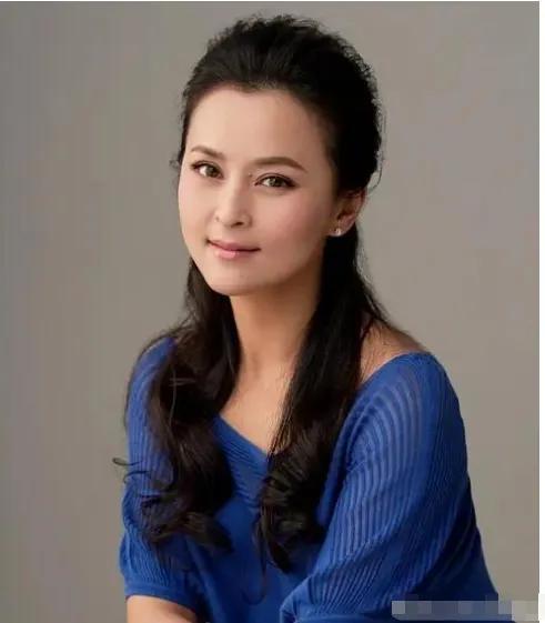 许云帆对何音很好,还帮她养大她和前夫的儿子,一点怨言都没有.