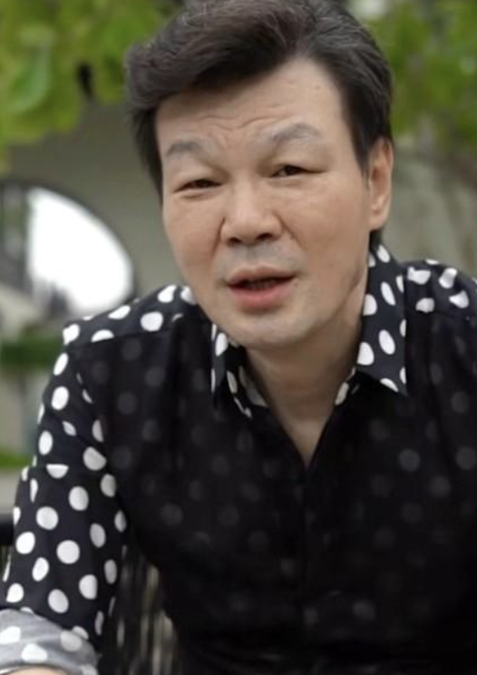 主持人李彬自曝患大病吃药肿成眯缝眼憔悴不堪中秋节在医院过