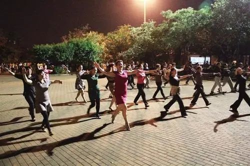 广场舞跳到晚上11点,太原这里的居民不堪其扰!社区用了这招