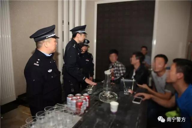 广西南宁警察打击黄赌毒 一夜抓了262人 (组图)