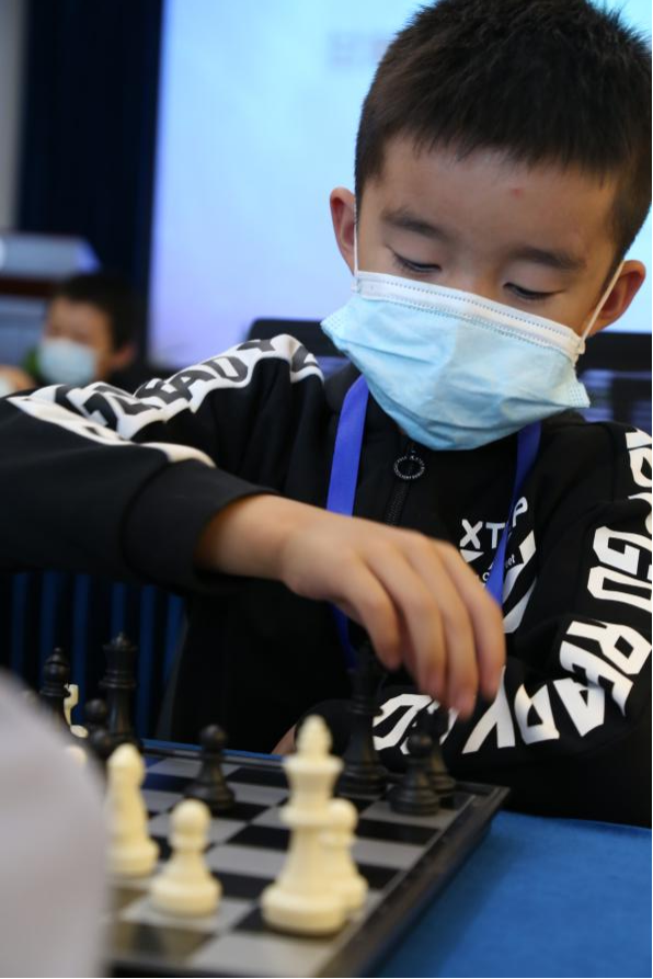 a组冠军被贾天明获得,赵舒航,王皓分获二三名;b组冠军获得者是马熠晨