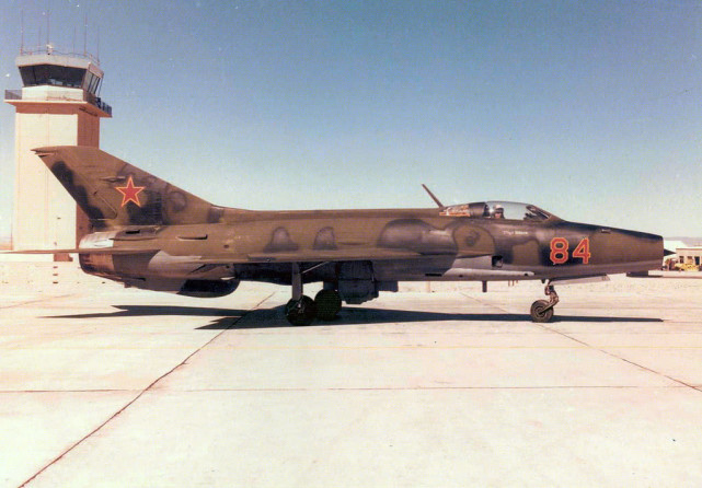"红鹰中队"米格-21f战斗机