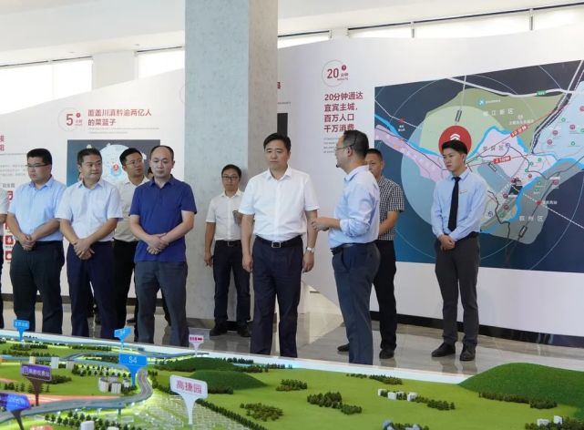 雷涛调研宜宾高新区企业和园区发展情况