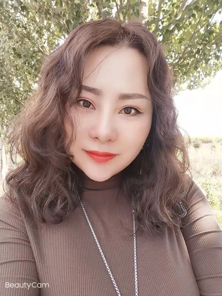 女人做什么发型才完美?这十几款很不错,连我看完也想试一试