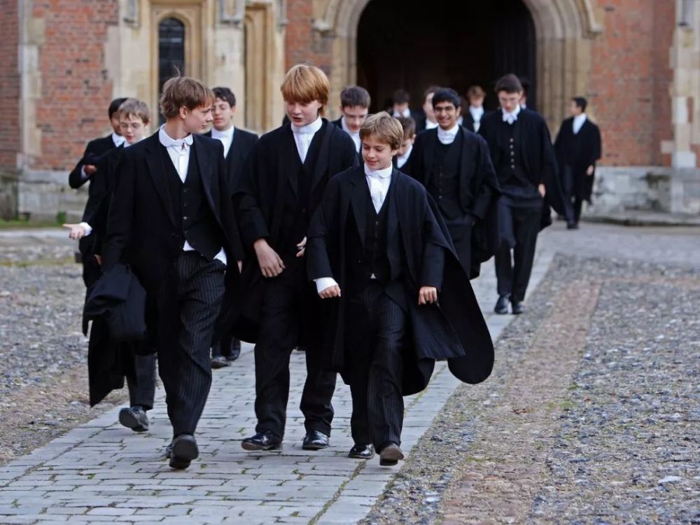 越来越富的英国贵族里,70%都是伊顿哈罗毕业的