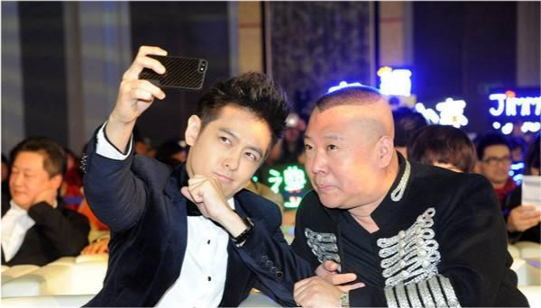 林志颖和郭德纲同框而坐,主持人问:和小志坐一起,内心如何?