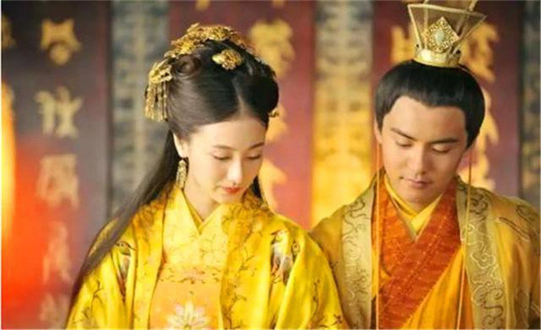 加上朱佑樘跟张皇后的婚姻虽然是父母之命,但两人却心心相印,恩爱非常