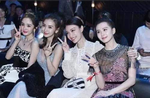 tvb"七姐妹"真友谊,如今个个都相夫教子,唯独佘诗曼仍