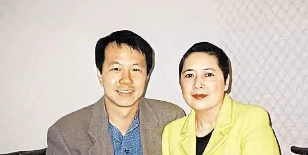 1999年宝咏琴单方面宣布分手前男友追讨39条内裤11亿服务费
