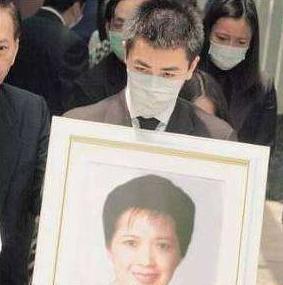 1999年宝咏琴单方面宣布分手前男友追讨39条内裤11亿服务费