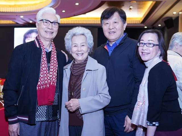 22位老艺术家近照,平均年龄近90岁,真正的年轻,不在脸上,而是在心里