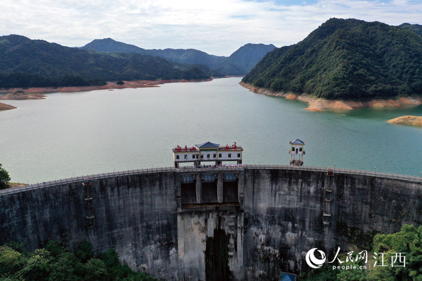 航拍镜头下江西省宜黄县观音山水库,该水库被评为省级水利风景区.