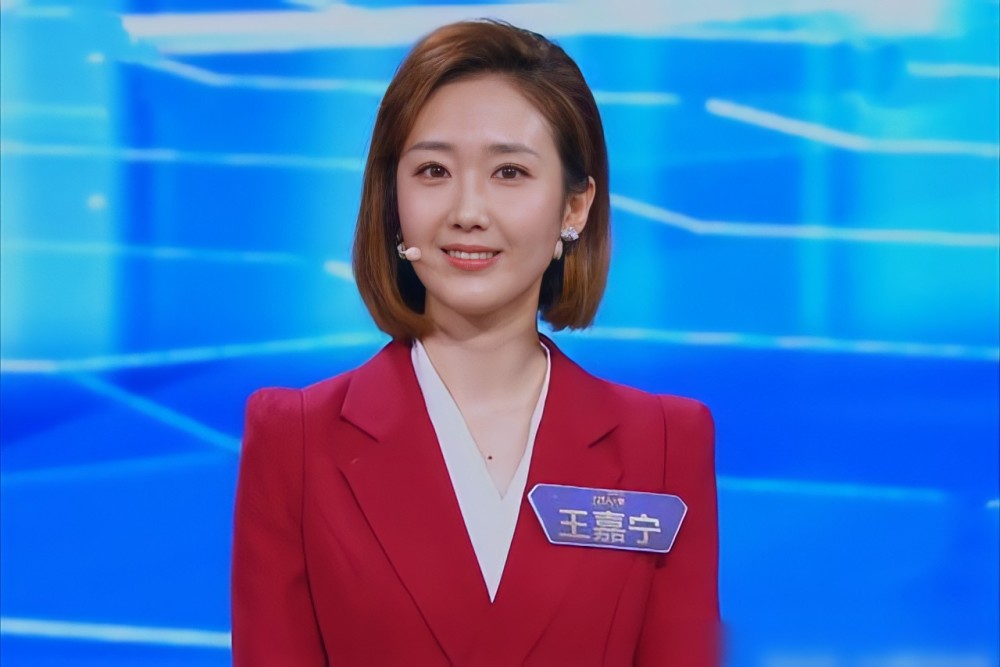 王嘉宁:《今日说法》最年轻女主播!接班撒贝宁,27岁受央视力捧