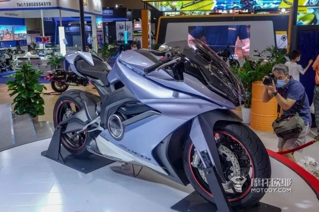杰迪鲸750不敢说好看,但这台k750概念款仿赛可真是挺抓眼球
