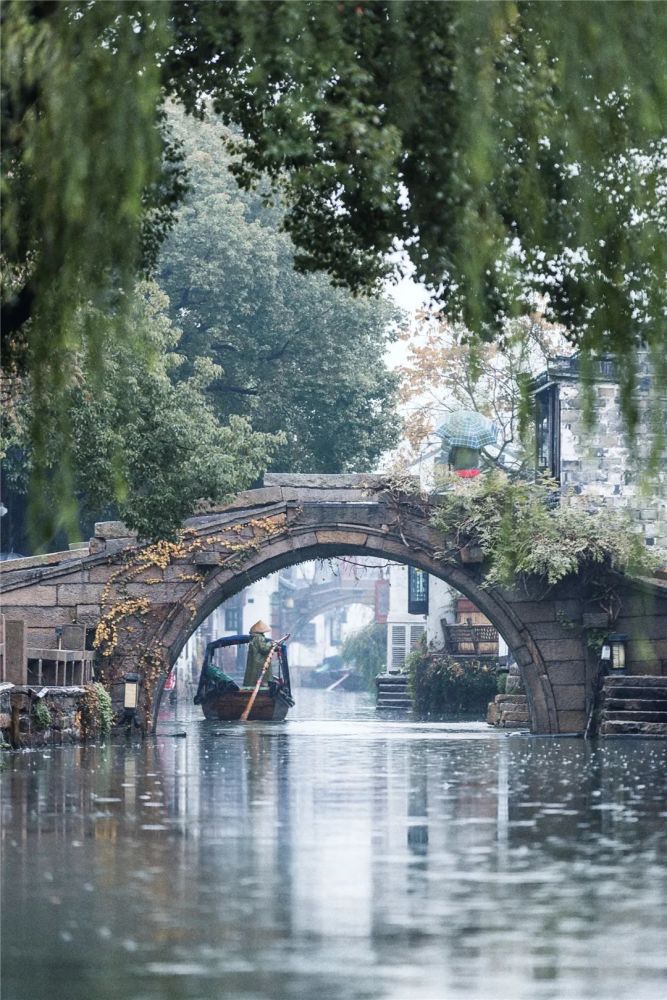 烟雨江南,婉约如诗 让我带你坠入江南的朦胧烟雨 不方便出去欣赏美景