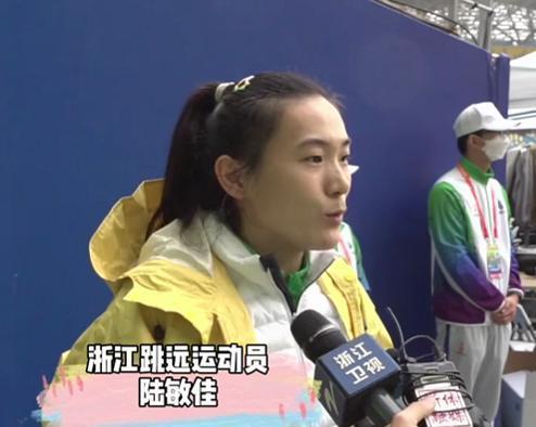 晋级跳远决赛后,陆敏佳鼓励男友:谢震业你没