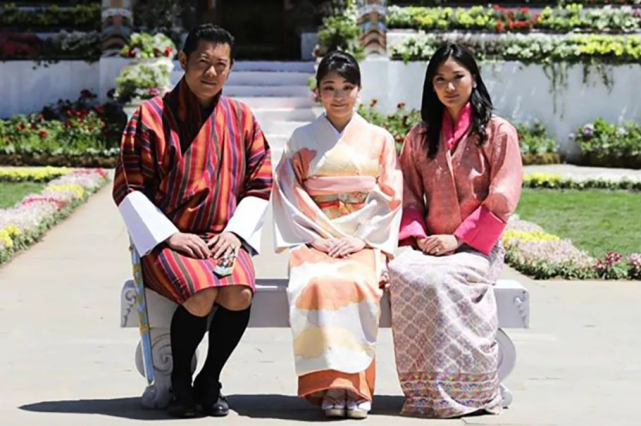 不丹三公主:母亲是宫斗赢家,大婚戴两顶王冠,王后嫂子黯然失色