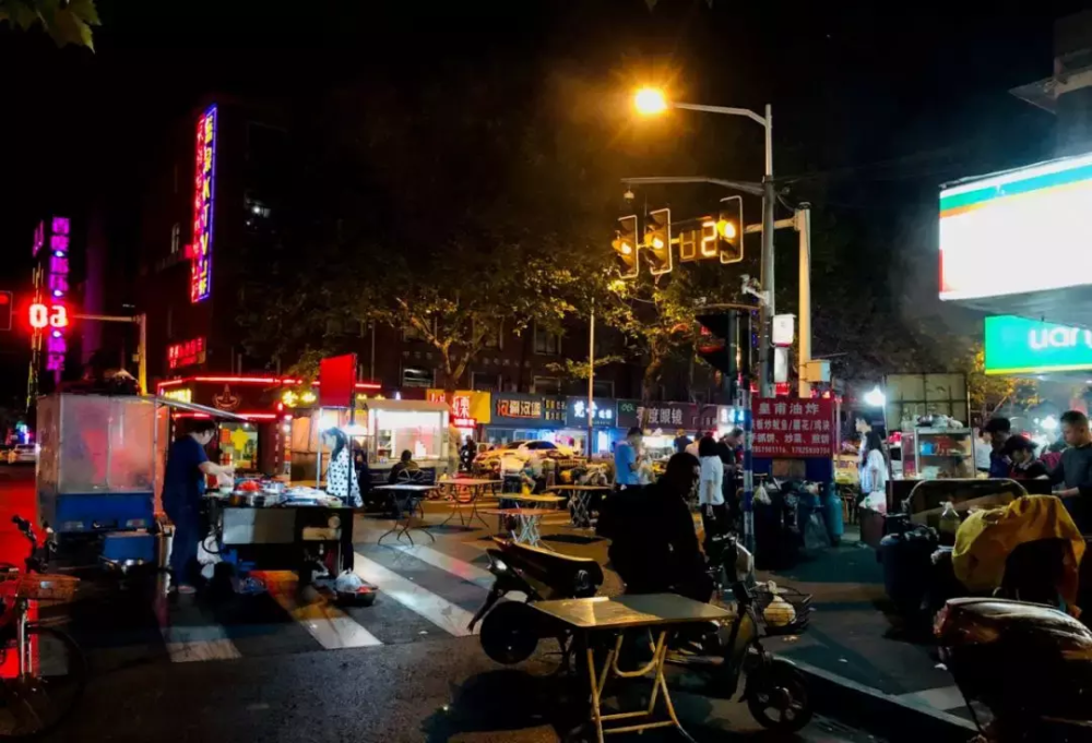 寻味南京:街角夜市摊