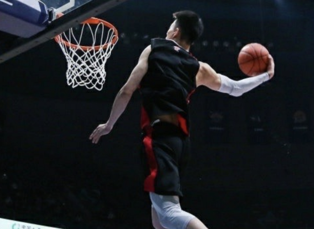 飞天遁地,张镇麟是易建联后,中国男篮最能扣篮的球员