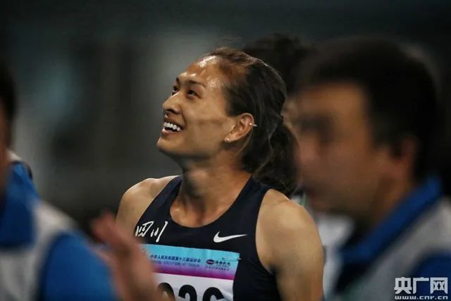 仁怀女飞人杨会珍勇夺全运会女子400米金牌