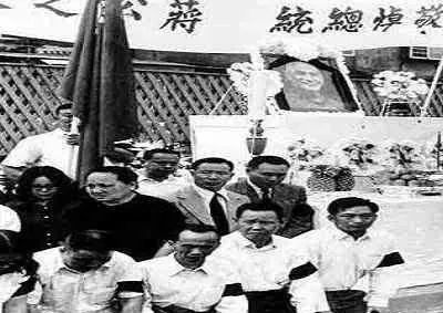 借退伍老兵的口,中央日报报道说:"我一直期待着蒋总统带我们回去,但