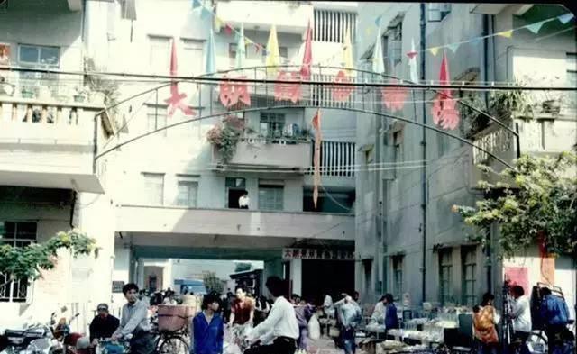 老照片:1996年的广东东莞,那时的莞城是所有人都向往的地方