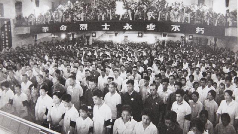 辽阳悍匪凌国梁被称枪魔,跟警方对战一天杀6人,警方出