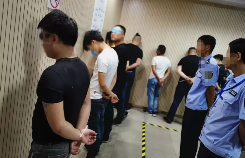 西宁警方查获一赌博窝点,18人被抓!