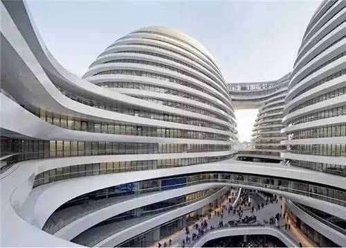 建筑界女魔头扎哈哈迪德我的建筑属于未来