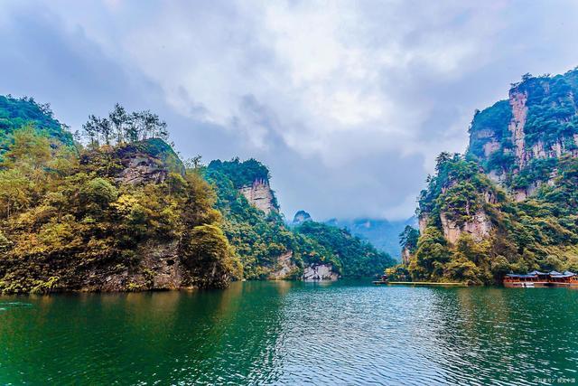 湖南张家界天门山景区雾气缭绕湖南美好推荐官旅行推荐官