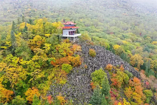 吉林红叶岭国家森林公园(红叶岭供图)吉林拉法山国家森林公园(赵冷冰