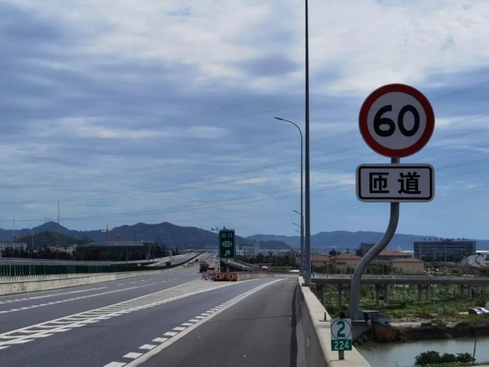 高速公路匝道不减速,严重的后果超出你的想象