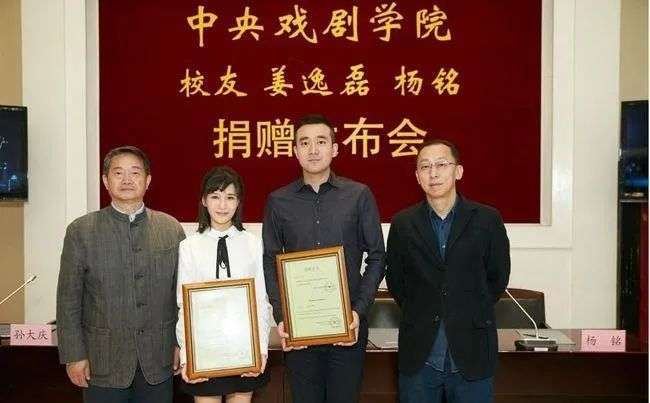 李子柒现身线下,但资本裹挟下的网红,依旧没有自由