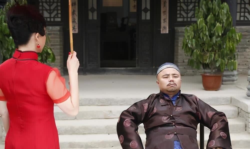 按照"穷不丢猪,富不丢书"的家训,牟墨林从小便在学堂读书.不过,他天