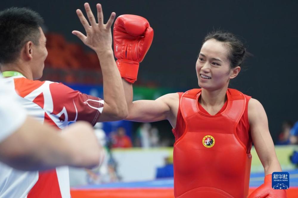 全运会武术散打项目女子团体决赛中,上海队以2比0战胜陕西队,夺得冠军