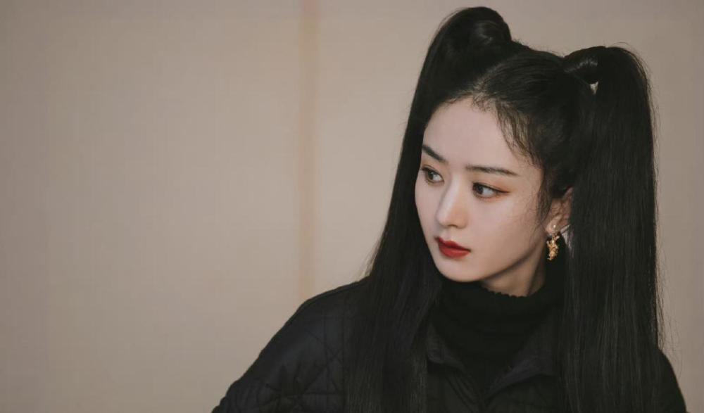 赵丽颖新造型蜕变大!扎双马尾似"天山童姥",彻底摆脱乡村泥土气质