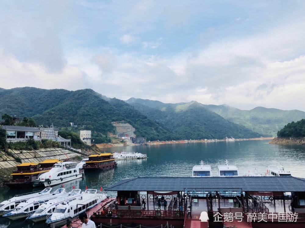 东江湖风景区知名度较高,喜欢旅游的人士,这里一定不容错过,整个景区