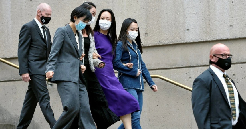 随着孟晚舟的回国,往后的生活会回到正轨,重新回到家人的身边.