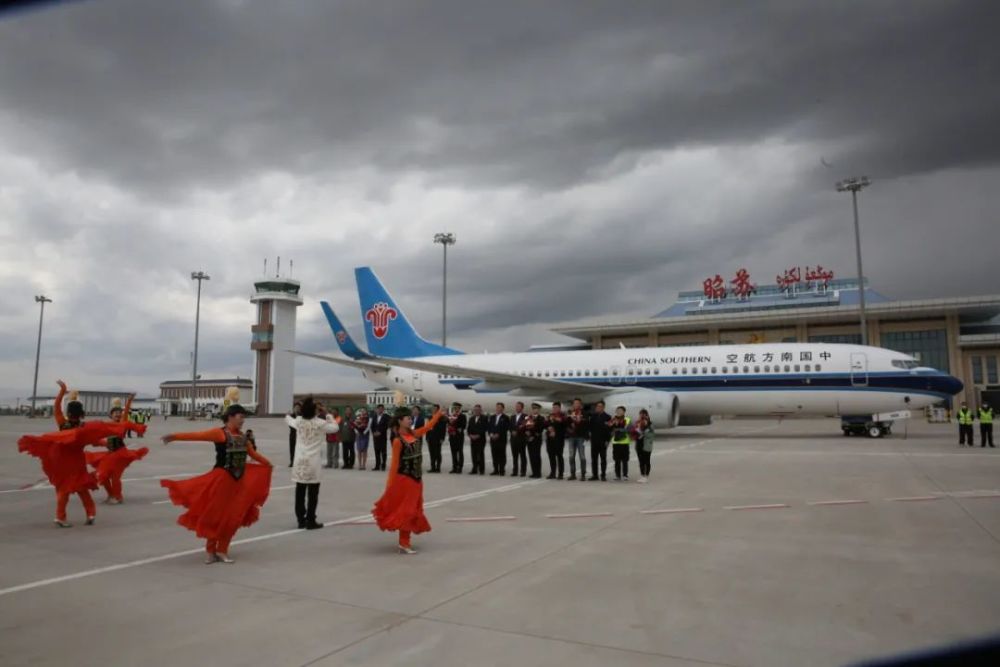 那拉提机场形成伊犁河谷空中旅游环线,将大大改善昭苏县的交通运输