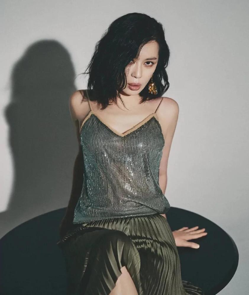 一组余男精美写真图集再现她独有的风采和魅力大家喜欢她吗