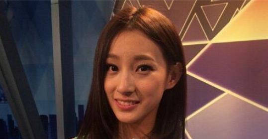 "央视第一美女"马凡舒,10年前走秀泳裤掉落,如今怎样